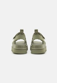 UGG GOLDENGLOW - Sandale s platformom - shaded clover