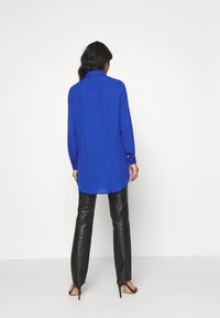 VILA Blus - royal blue