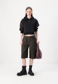 AllSaints RIKU - Kratke hlače od trapera - golden black
