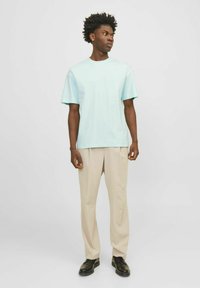 Jack & Jones JJEURBAN EDGE TEE NOOS - T-shirt basic - soothing sea
