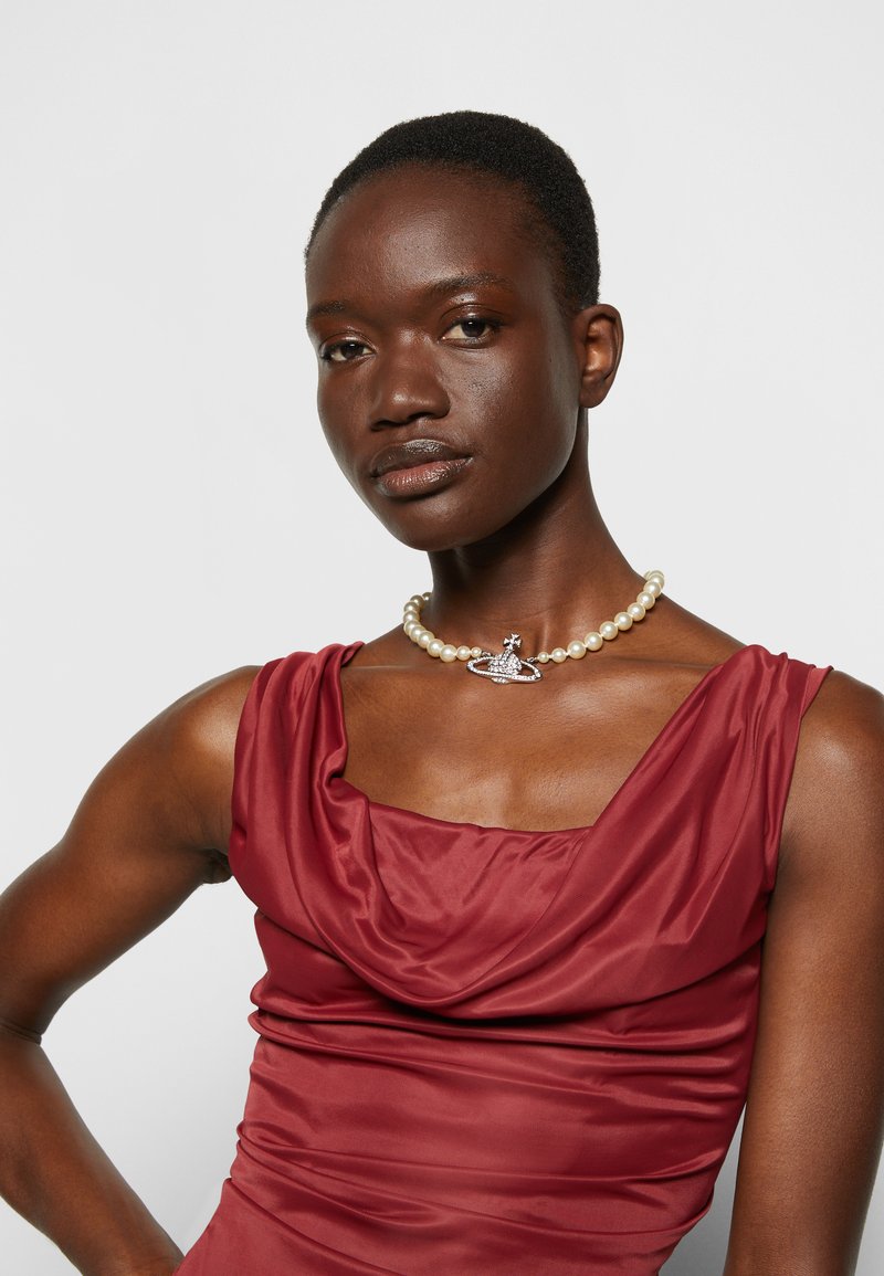 Vivienne Westwood - ONE ROW BAS RELIEF CHOKER - Ogrlica - cream/silver-coloured, Povećaj