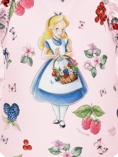 Rosa stoff med en tegneseriefigur som holder en kurv med blomster, omgitt av forskjellige frukter og blomster mønstre. Volangdetaljer på ermene.