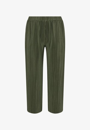 Vihreät pleated-housut, joissa on joustava vyötärö. Kankaan pinta on sileä ja siinä on pystysuoria raitoja, ja ne ulottuvat polven keskikohtaan.