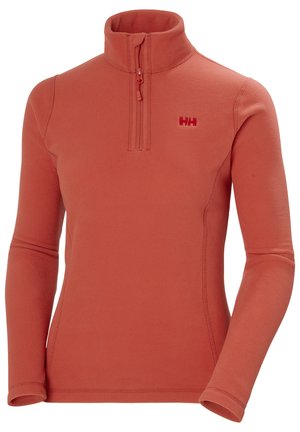 Koraalpluche pullover met een kwart rits en hoge kraag. Heeft lange mouwen en een klein logo op de borst. Glad textuur.
