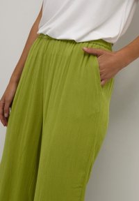 Kaffe DACIA AMBER - Trousers - calla green