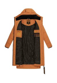 Orange polstret jakke med sort foer, lynlåslukning og to indvendige lommer med mærkning. Tekstureret design med quiltede sømme.