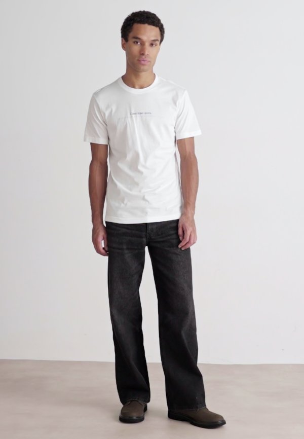 MINIMAL LOGO TEE - Basic T-shirt2