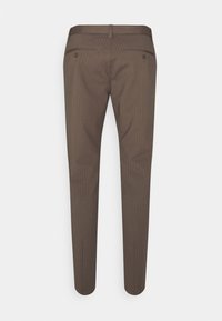 Bruine pantalon met streepjes in een rechte snit, voorzien van twee achterzakken en een gladde stoftextuur. Standaard tailleband met riemlussen.