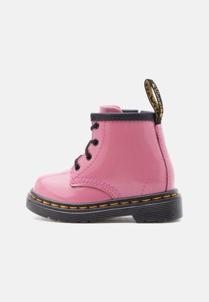 1460 4 EYE BOOT UNISEX - Fűzős bokacsizmák - pink