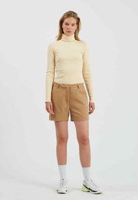 Liljana Shorts