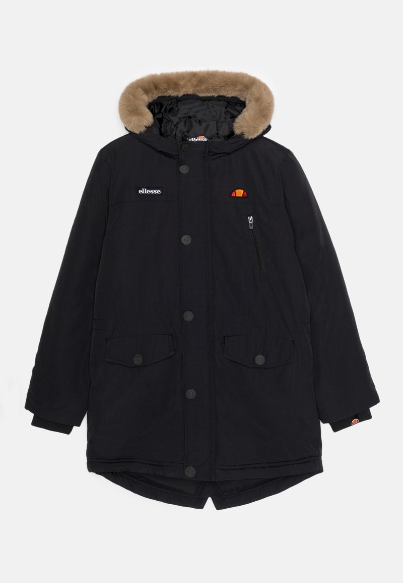 Parka d'hiver noire avec bordure de capuche en fausse fourrure, fermetures par boutons et zip, poches avant, et logos de la marque Ellesse sur la poitrine et la manche.