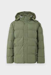 Zelená puffy bunda se zapínáním na zip, kapucí a dvěma bočními kapsami. Má prošité panely a hladký, voděodolný povrch.