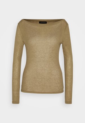 Dlhý rukáv, off-shoulder top v svetlo hnedej farbe z ľahkej látky s hladkou textúrou a priliehavým strihom. Štítok číta "ANNA FIELD."