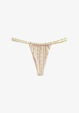 Vaaleanpunaiset stringibikinin alaosat, joissa on keltaisen, vihreän ja sinisen sitruunakuosi sekä ohuet sivuhihnat valkoisella taustalla.