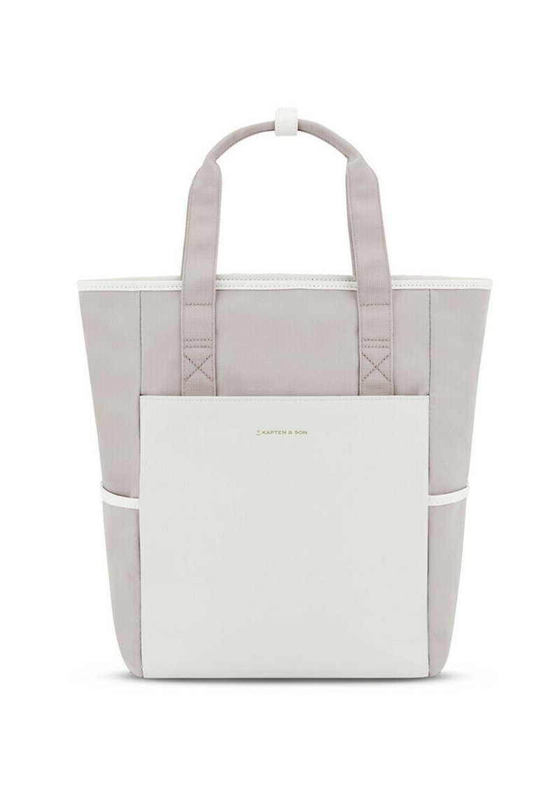 Bolsa de tela con un cuerpo de tela gris claro, acentos blancos, dos asas resistentes y un bolsillo frontal; diseño minimalista con líneas limpias.