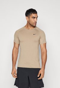 Nike Performance FLEX - T-skjorte til trening - khaki/black