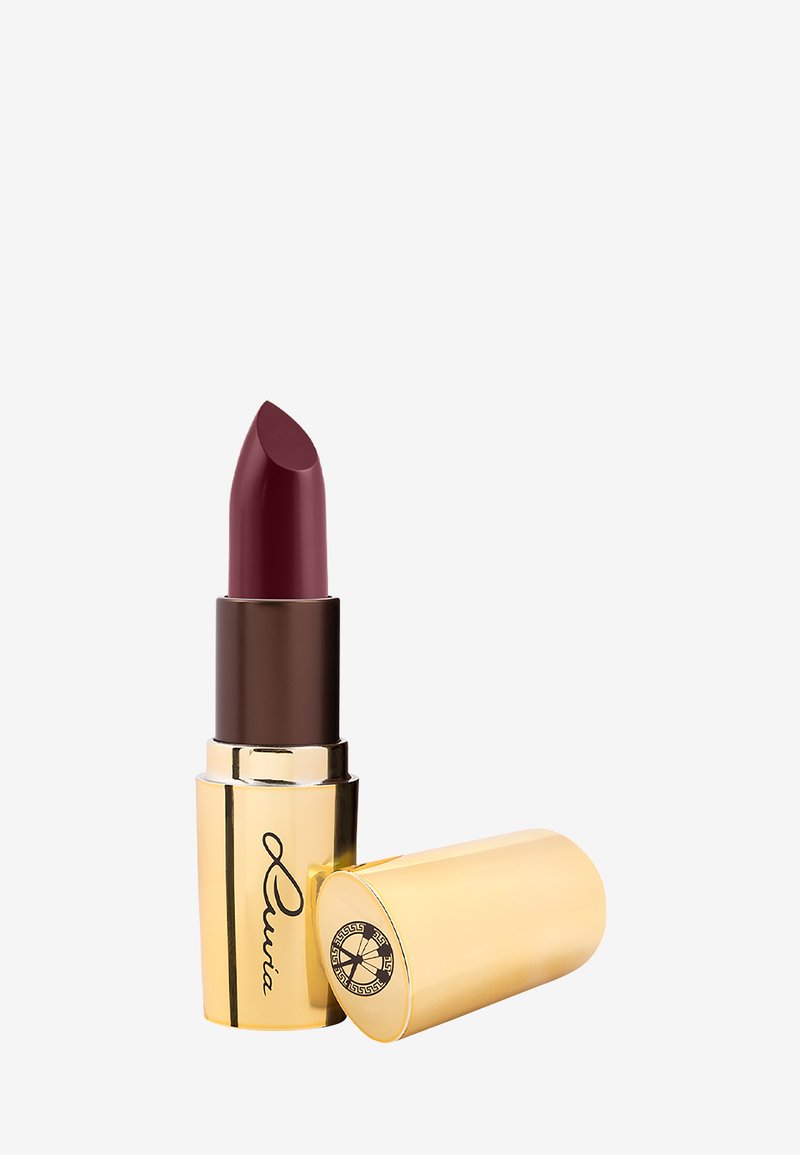 Bordeaux lippenstift in een gouden tube met een bruine basis, met een gladde textuur en een afgeronde punt, voorzien van een merknaam in goudkleurige dop.