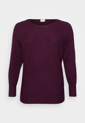 Lila ribbad stickad tröja med rund halsringning och långa ärmar. Slät textur, rak passform och åtsittande cuffs. Inga ytterligare detaljer.