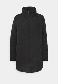 Svart kviltad pufferjacka med hög krage, framdragkedja och långa ärmar. Har ett geometriskt diamante mönster och rak nederkant.