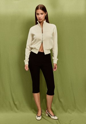 Stradivarius, B09 CROPPED HIGH-NECK ZIP-UP SWEATSHIRT - Sweat zippé - white