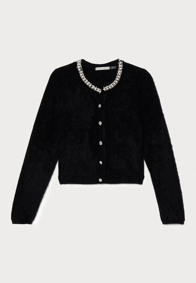 Schwarze, fuzzy Strickjacke mit Rundhalsausschnitt, verziert mit klaren Edelsteinakzenten. Verfügt über eine vordere Knopfleiste und lange Ärmel.