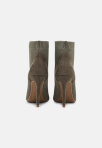 DeeZee Stivaletti con tacco - green