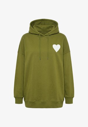 Olivově zelená mikina s kapucí, dlouhými rukávy, přední kapsou, stahovací šňůrkou na kapuci a bílým srdcem na levé straně hrudi.