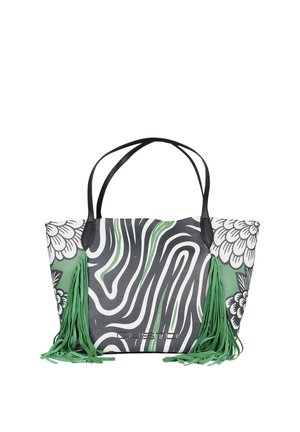 Borsa tote con motivo nero, bianco e verde con doppi manici neri e lunghe frange verdi su ogni lato.