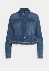 Kratší džínsová bunda v středně modré barvě, s třepeným peplum lemem, dvěma náprsními kapsami a stříbrnými knoflíky. Dlouhé rukávy a límec.