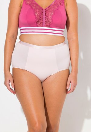 Rosafarbener Bralette mit SpitzenDetail und weißem Streifenband, kombiniert mit hellrosafarbenen hochtaillierten Slip. Glattes Material, nahtloses Design und sanfter Glanz.