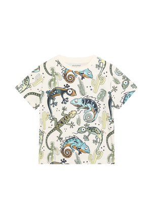 T-shirt bianca a maniche corte con illustrazioni colorate di camaleonte e lucertola e motivi di cactus verdi.