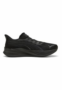 Chaussure de sport noire avec une tige en mesh, un design élégant, des panneaux texturés et une semelle amortissante. Comprend un bout renforcé et des accents stratégiques.