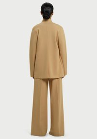 RESIDUS ATIN - Halflange jas - beige
