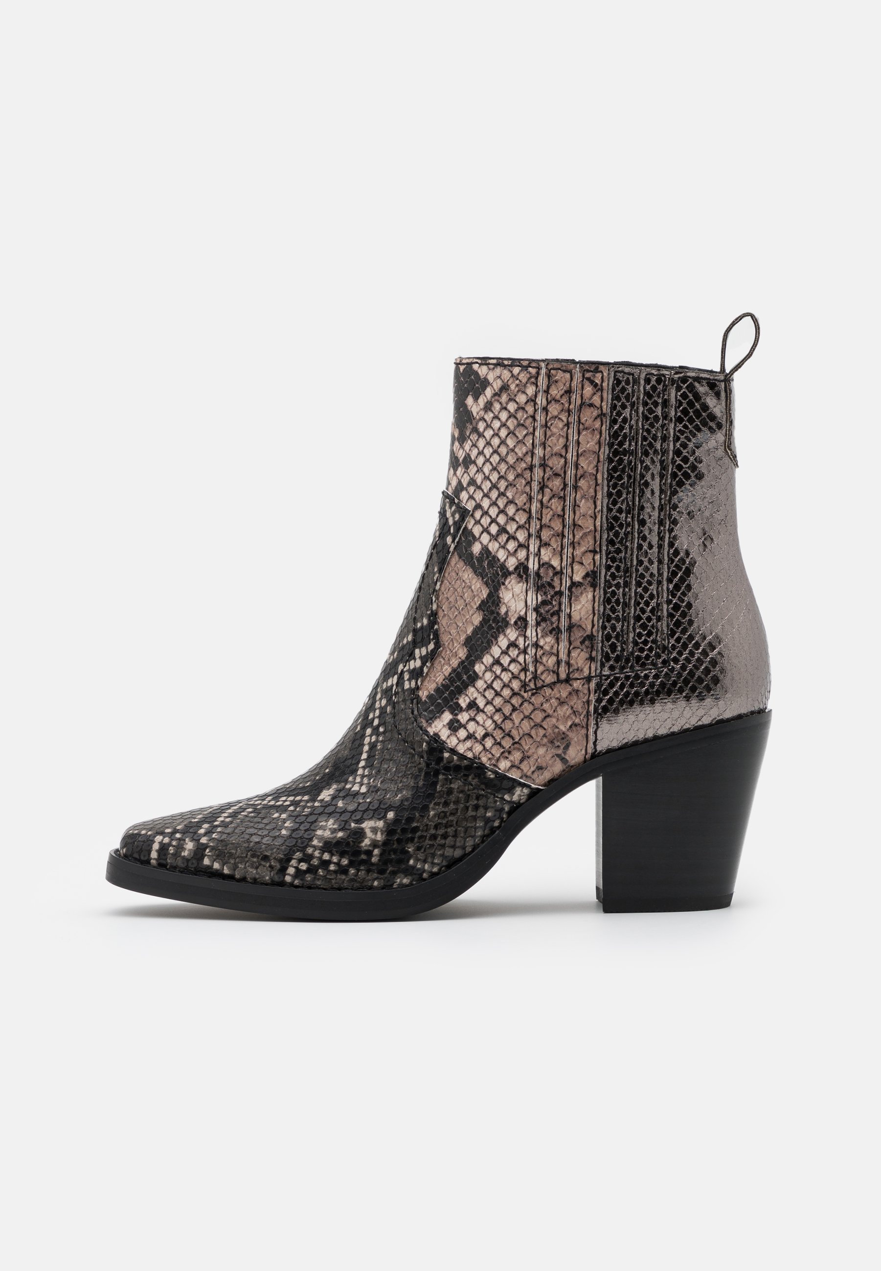Steve Madden Ankelstøvletter | Sko til Dame | Sko og Best pris på Steve Madden Tess Boots, skoletter & støvletter