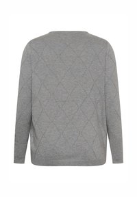 Pull gris à manches longues avec motif matelassé en losanges, poignets et ourlet côtelés, vu de dos sur fond blanc.