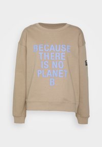 Sudadera beige con cuello redondo y ajuste holgado, con un texto azul intenso que dice "PORQUE NO HAY PLANETA B" en el frente.