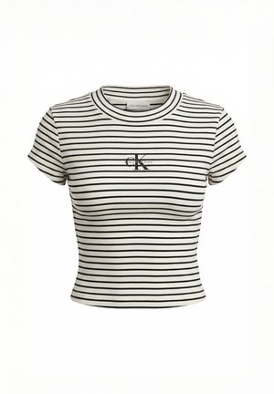 T-shirt bianca corta con sottili strisce orizzontali nere e logo Calvin Klein Jeans al centro del petto.