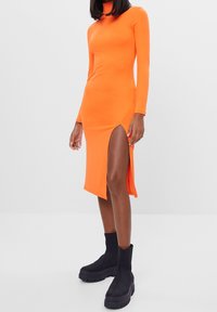 Bershka Pouzdrové šaty - orange