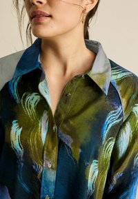 Next THROUGH WITH HARDWEAR - REGULAR FIT - Paitapusero - blue smudge blur print