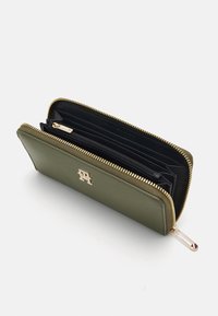 Tommy Hilfiger CHIC - Lommebok - utility olive