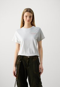 Wrangler REGULAR TEE - Camiseta básica - vintage white