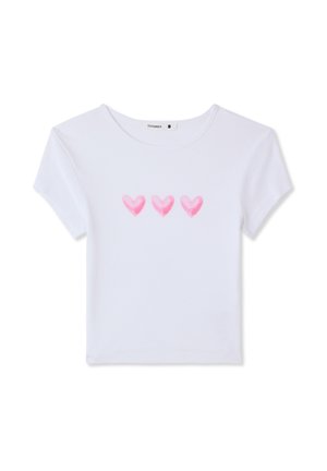 Maglietta bianca in cotone a maniche corte, con tre cuori rosa stampati sul davanti. Scollo rotondo, vestibilità comoda.