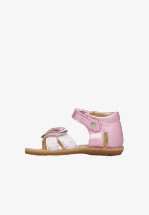 Sandaletto per bambino piccolo rosa e bianco con cinturino alla caviglia, piccoli ritagli floreali e un dettaglio a forma di fiore sulla parte anteriore, con suola marrone.