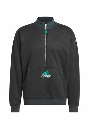 Zwarte pullover sweatshirt met een kwart-rits, ribbels op de kraag, groene accenten, voorzakken en logo-details op de borst en mouw.