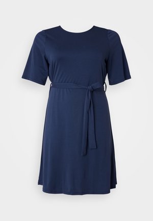 Marineblå knælang kjole med korte ærmer, rund halsudskæring og et bånd knyttet i taljen. Fremstillet af blødt, glat stof.