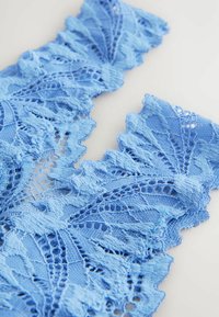 Unselected, blue