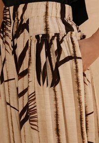 Next PALAZZO - Bukser - ecru print