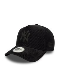 Fekete kordbársony baseball sapka hímzett logóval, állítható pánttal, lapos peremmel és textúrált felülettel. Kör alakú márkacímke elöl.