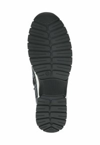 Suola in gomma nera con un motivo di battistrada testurizzato, caratterizzato da scanalature curve e dritte. Sono visibili accenti bianchi e un distintivo contrassegno delle taglie.