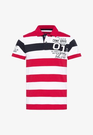 Rood, wit en zwart gestreept poloshirt met een kraag, voorzien van twee knopen, tekstdetails en een bedrukte nummer "01" op de voorkant.